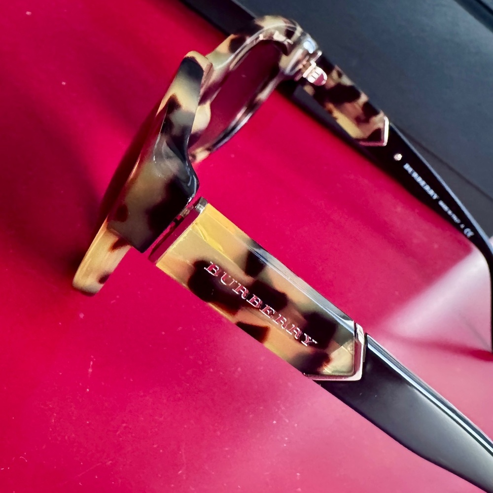 Burberry Sunglasses & Had Case Brown Tortoise # 864 EUC - Picture 5 of 9